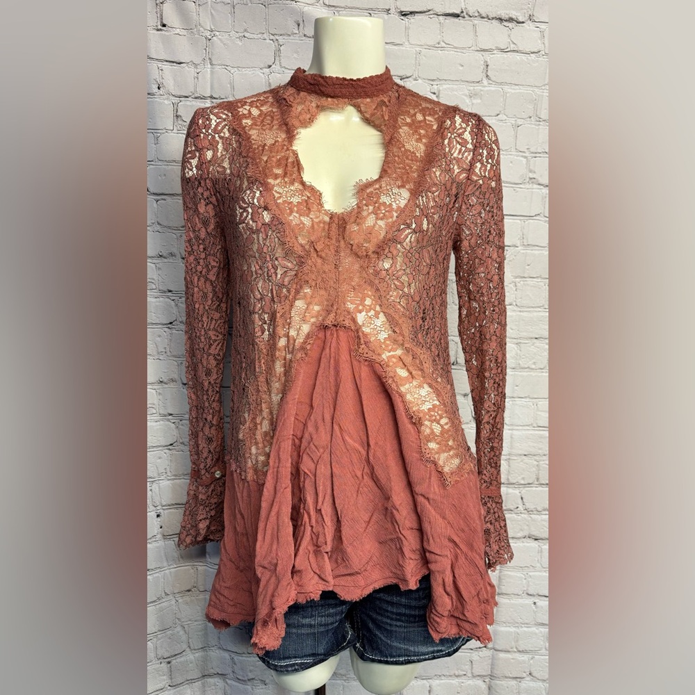 Women’s medium Free People Lace Mandarin Collar Blouse with Flutter Sleeves